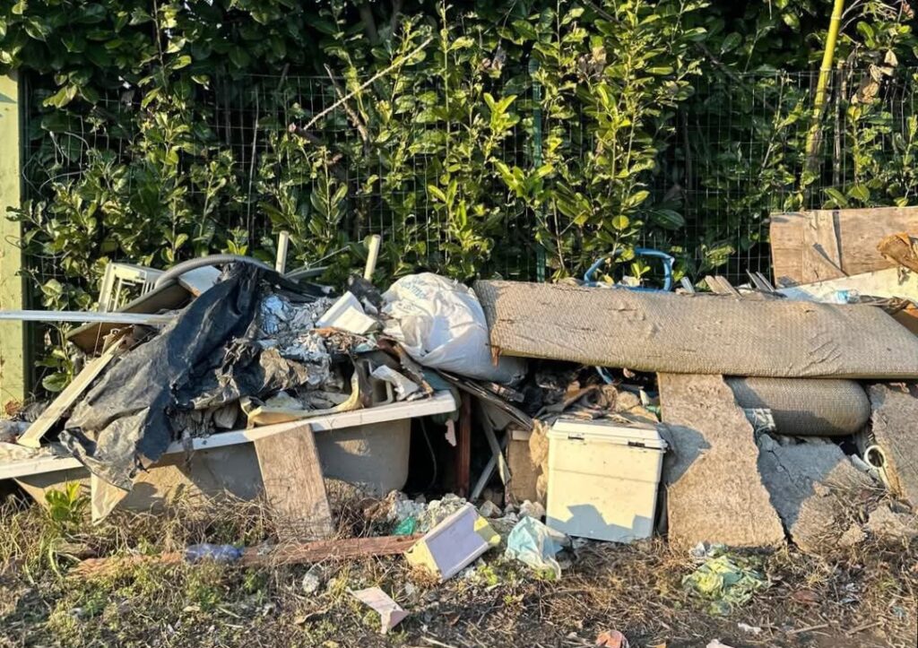Gaggiano: abbandono rifiuti, individuati i responsabili