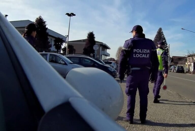 Castano Primo: sventata truffa dello specchietto