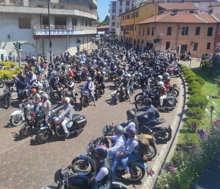 Somma Lombardo: 800 Ladies & Gentlemen in moto