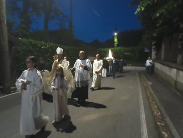 Casorate Sempione: Processione Mariana aux flambeaux