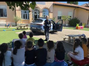 La Polizia di Stato ha incontrato i bambini dell'asilo di Mornago e Crugnola