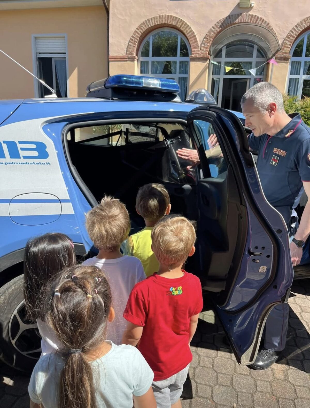 La Polizia di Stato ha incontrato i bambini dell'asilo di Mornago e Crugnola