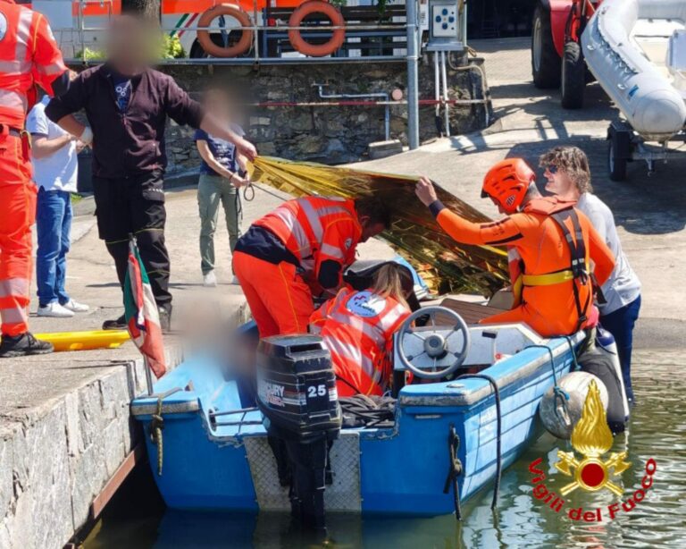 Malore in acqua, salvato dai Vigili del Fuoco