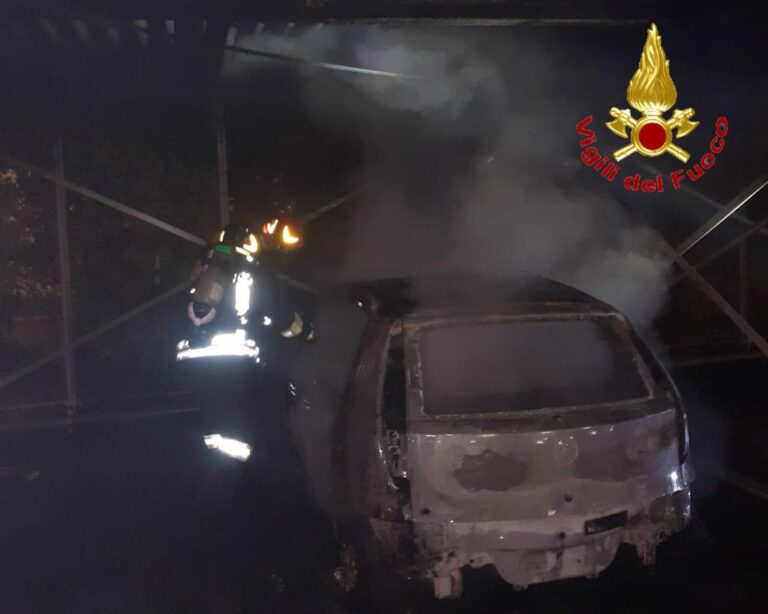 Tradate: auto in fiamme