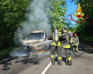 Montegrino Valtravaglia: camion in fiamme