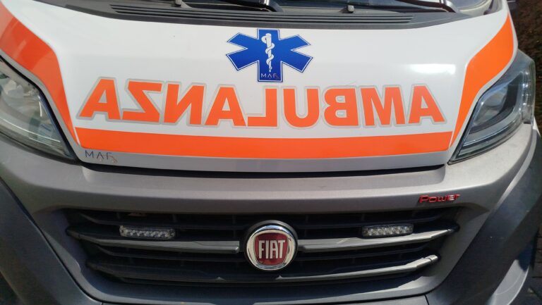 Sesto Calende: malore in strada