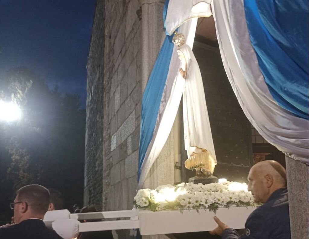 Arsago Seprio: processione Mariana aux flambeaux
