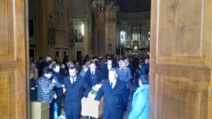 Si sono conclusi poco fa i funerali di Matteo Brunazzo giovane ventiquattrenne prematuramente scomparso Fagnano Olona.