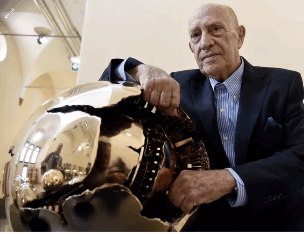 Arnaldo Pomodoro, lo scultore si è spento a 99 anni