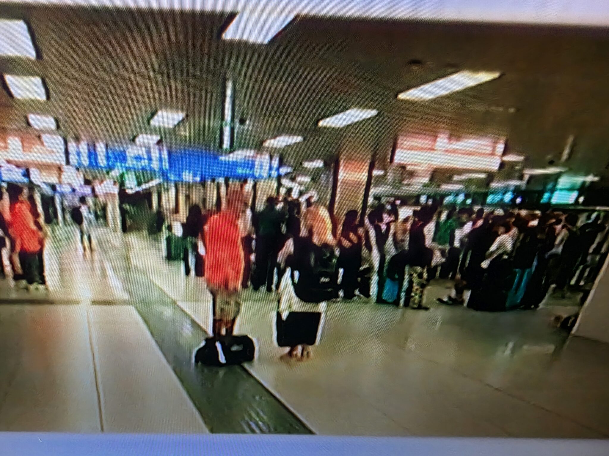 Aeroporti, saltare le code senza dati biometrici