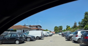 parcheggio vicino ai Carabinieri