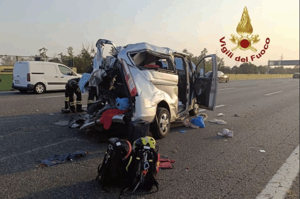 A4, elisoccorso, spaventoso incidente, 5 feriti