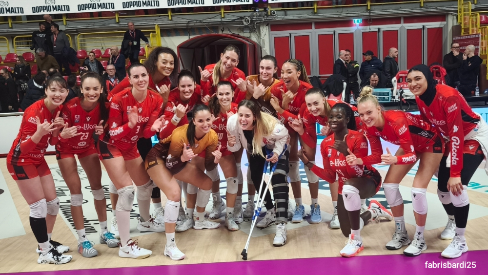 La Eurotek Laica Uyba ha vinto 3 a 0 con la Honda Cuneo Granda Volley La Eurotek Laica Uyba ha vinto 3 a 0 con la Honda Cuneo Granda Volley