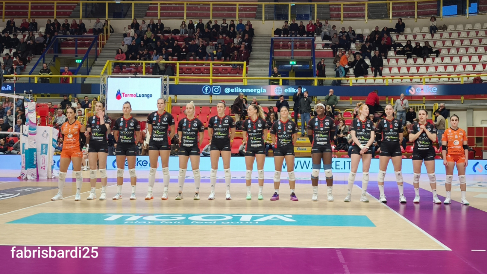 Grande spettacolo alla e-work arena: la UYBA vince e convince