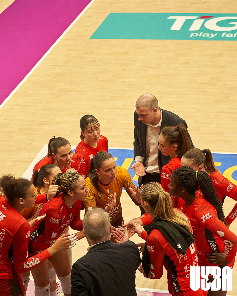 Pallavolo femminile in poltrona per i tifosi  bustocchi