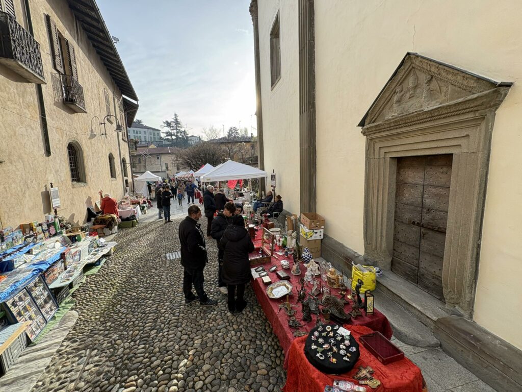 Castiglione Olona, antiquariato e artigianato domenica Castiglione Olona