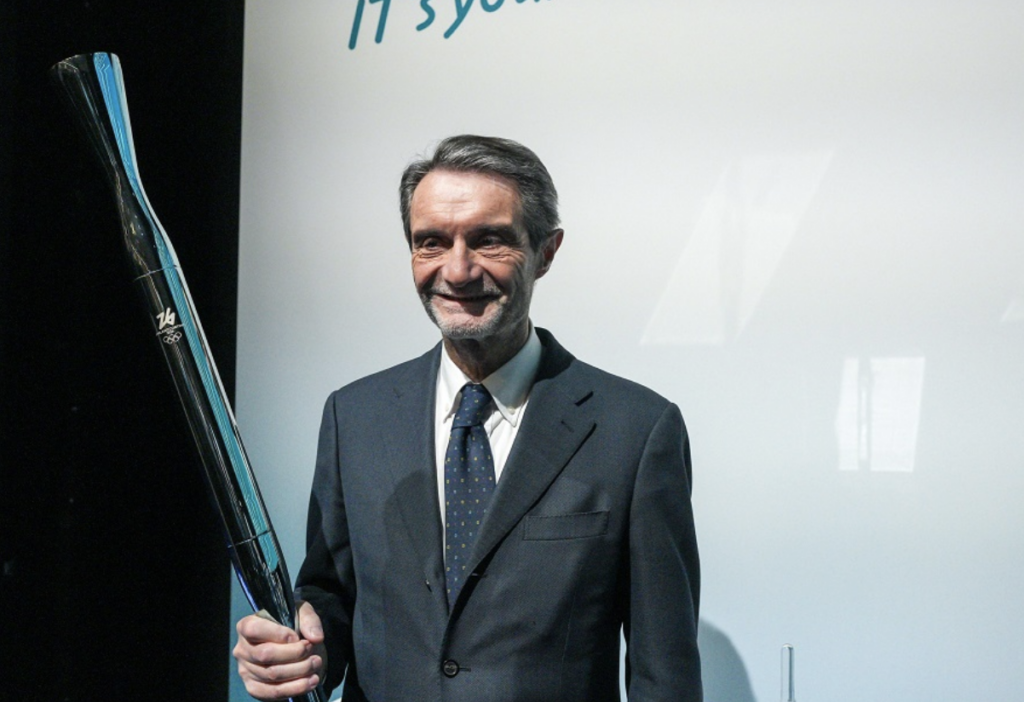 Lombardia, Varese, Fiamma olimpica, bagno di folla emozionante