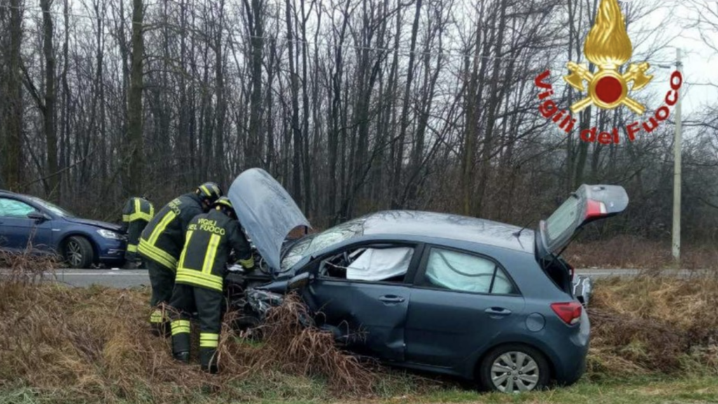 Tradate, incidente, 2 ambulanze sul posto