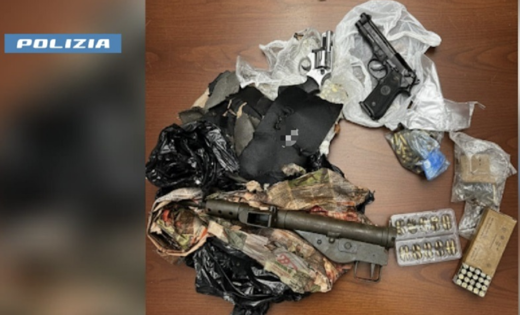 Varese, Campo dei Fiori, armi in una grotta