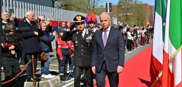 Inaugurazione nuova caserma Carabinieri Lodi Vecchio, autorità e folla Caserma Lodi Vecchio