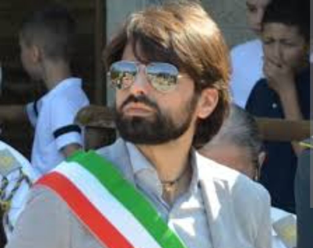 Besano. Leslie Mulas, denuncia pubblica sugli atti vandalici