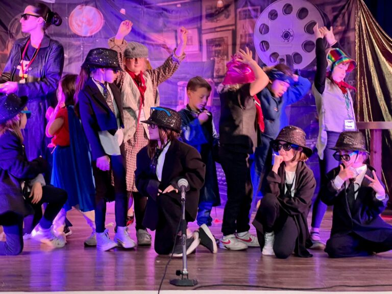 Saronno, British College, Show teatrale da applausi
