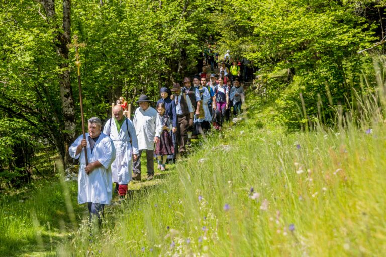 Premia (VB). Processione Walser, fede e memoria