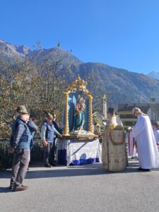 Sabato 10 e domenica 11 ottobre 2026 a Premia torna la Festa di Premia e la corsa non competitiva Quatar pess par Prèmia con la Pro Loco, tra processione, fede, montagna e comunità.